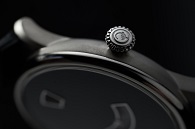 ICON_Duesey__Crown_Case_Side_1